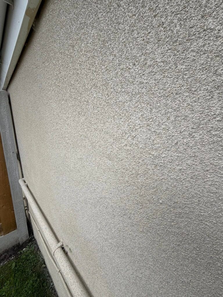 External wall finished with spray cork coating