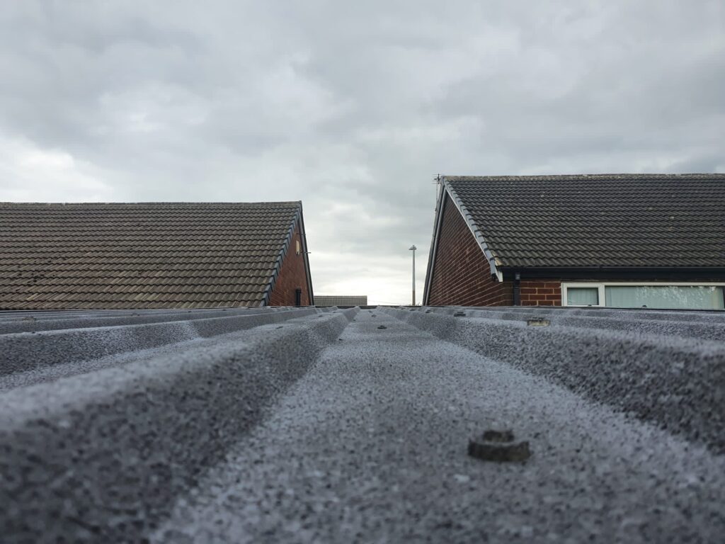 Roof coated with spray cork to create a thermal barrier and reduce heat transfer